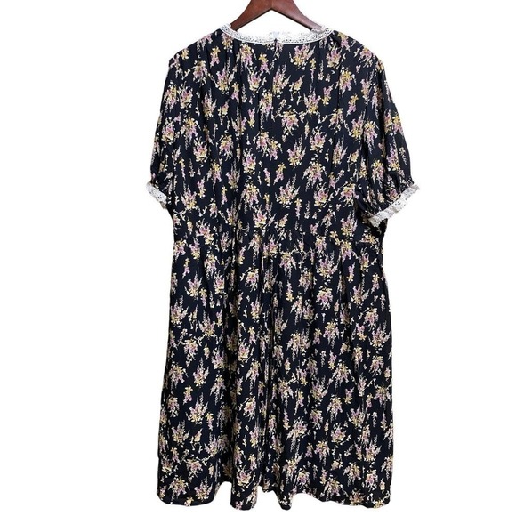 Beautiful floral dress Trimmed In lace size XXXL by RooLee. Lined W/deep Pockets - Picture 2 of 6